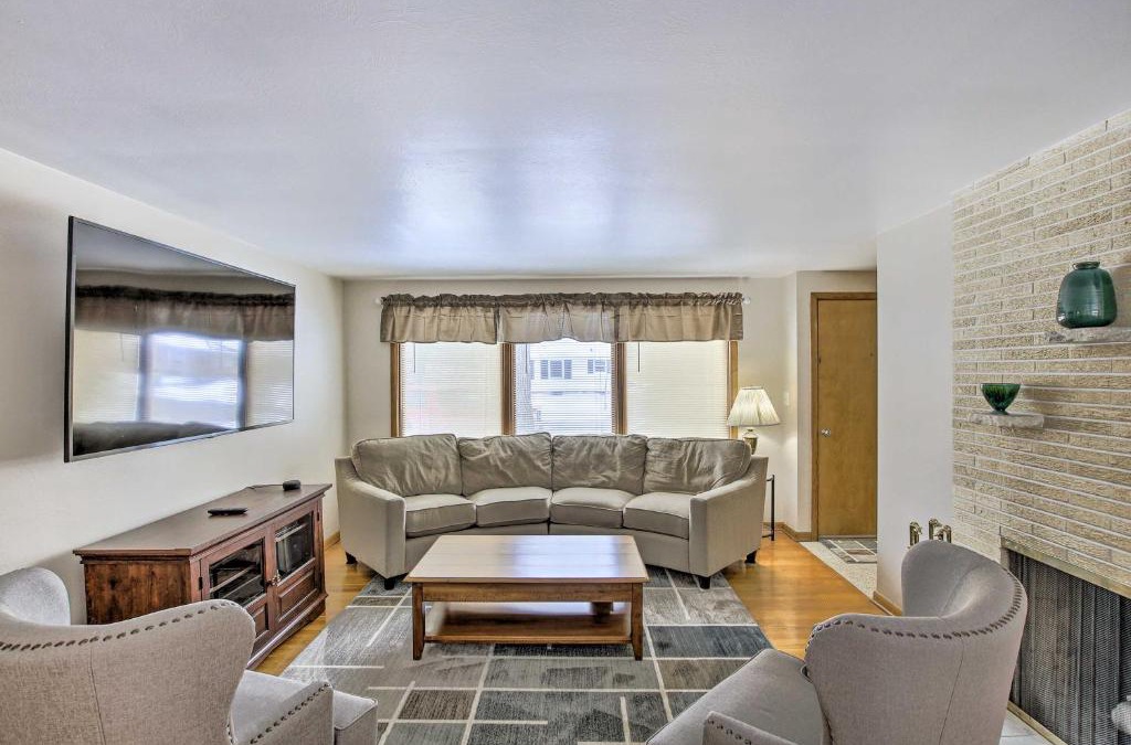 Green Bay House | Green Bay Home 3 Blocks to Lambeau Field!
