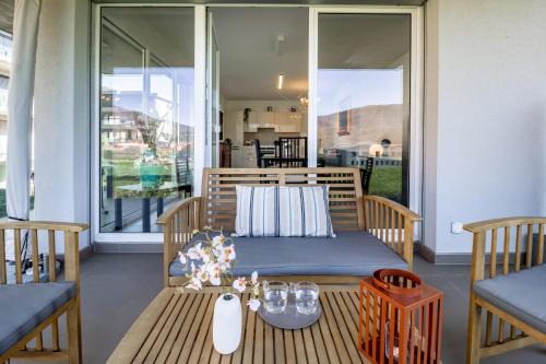 Caslano Apartment | Green Caslano Apartment