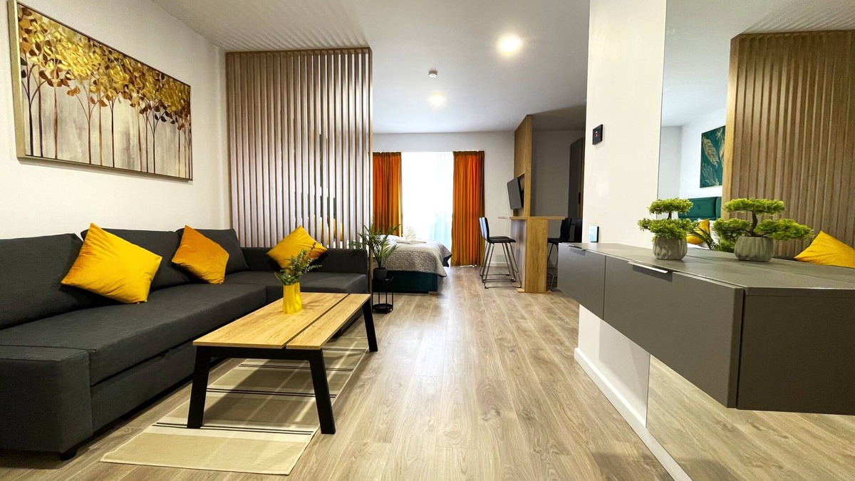 Sinaia Apartment | Green Charm Studio