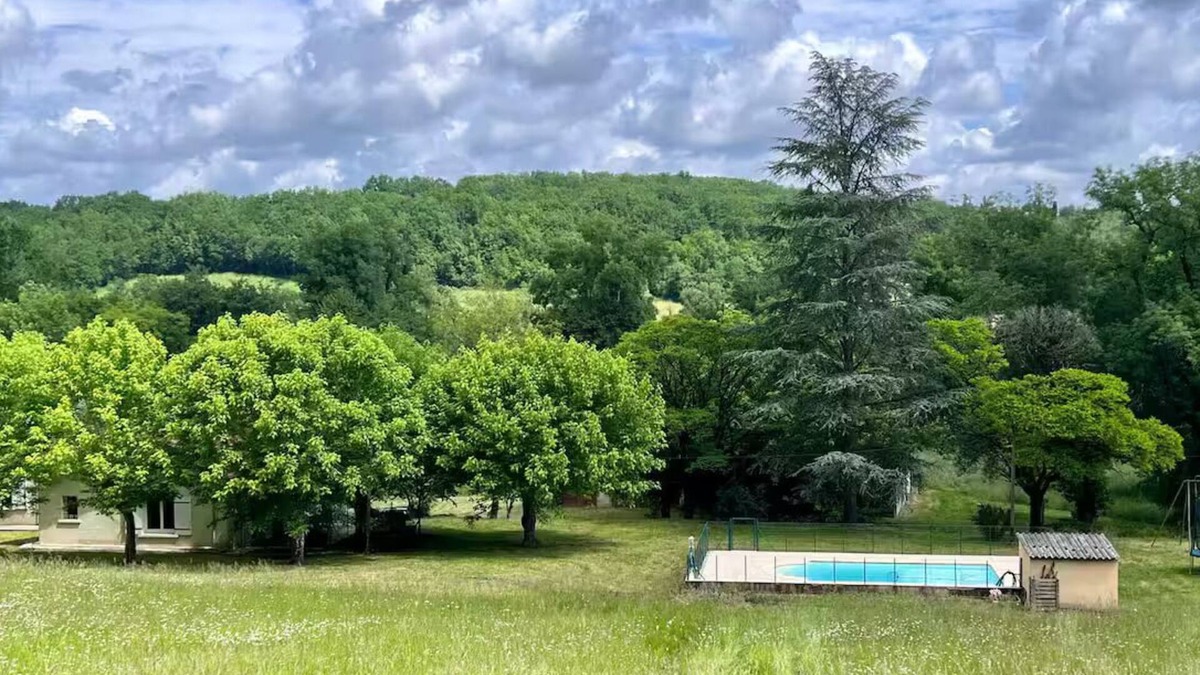 Pomport House | Green cocoon with private swimming pool