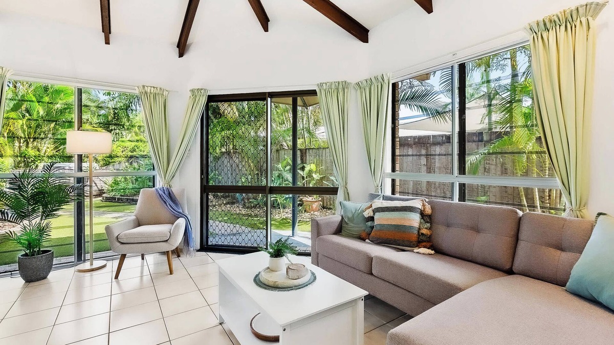 Trinity Beach House | Green Cottage - Pet & Child friendly