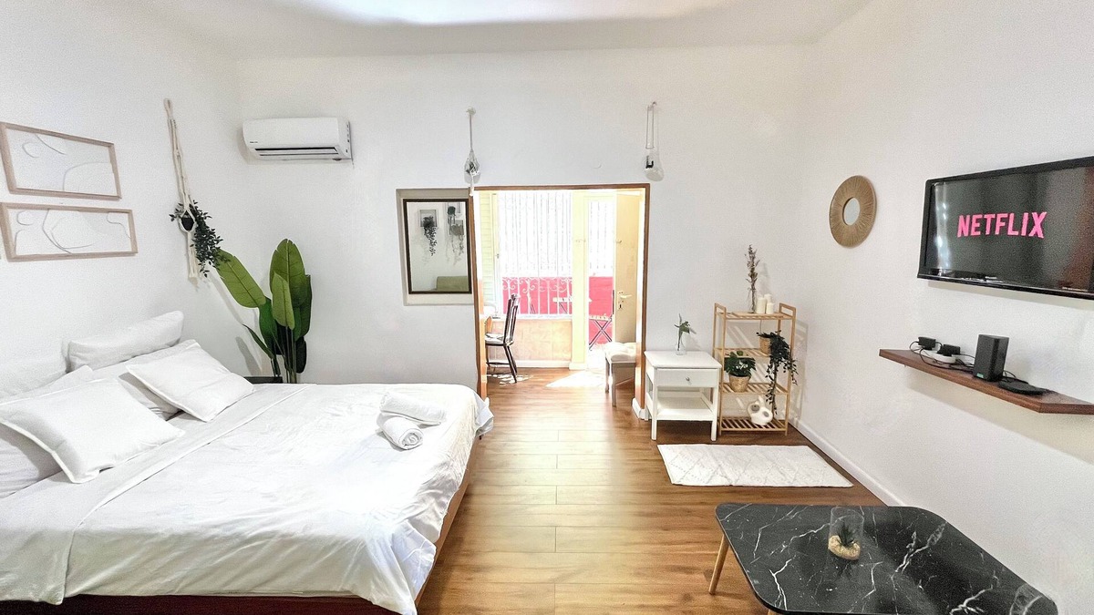 Haifa Apartment | Green Emerald