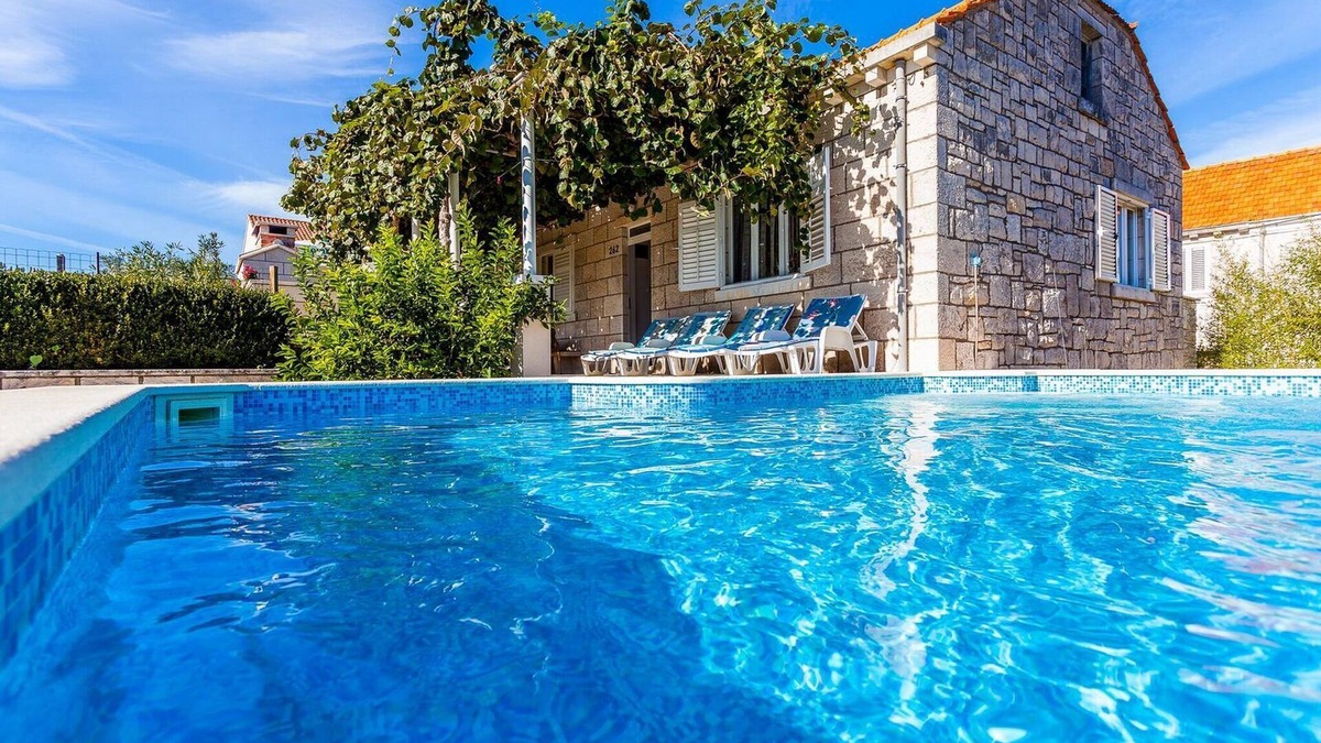 Zrnovo House | Green Garden House - Four Bedroom House with Private Pool