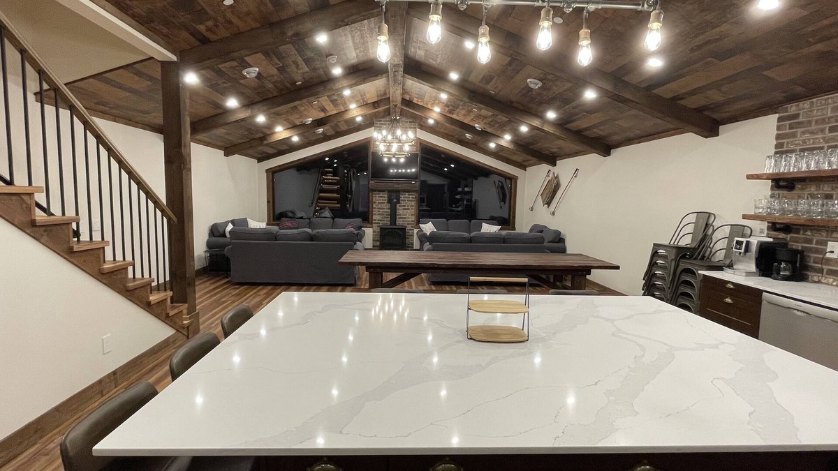 Hemlock Valley House | Green Giant B - Luxury mountain retreat 6 bedroom, ski in/out, 9 person hot tub