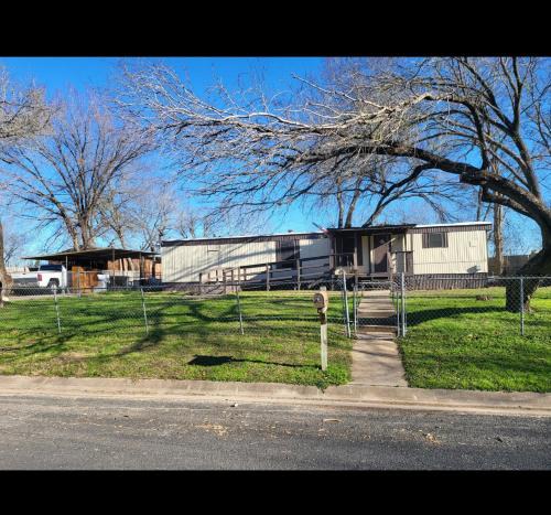 Del Valle House | Green Haven Full Property