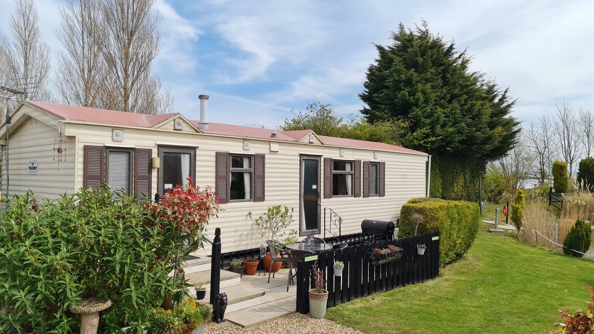 Boston House | Green Haven Waterside Lodge