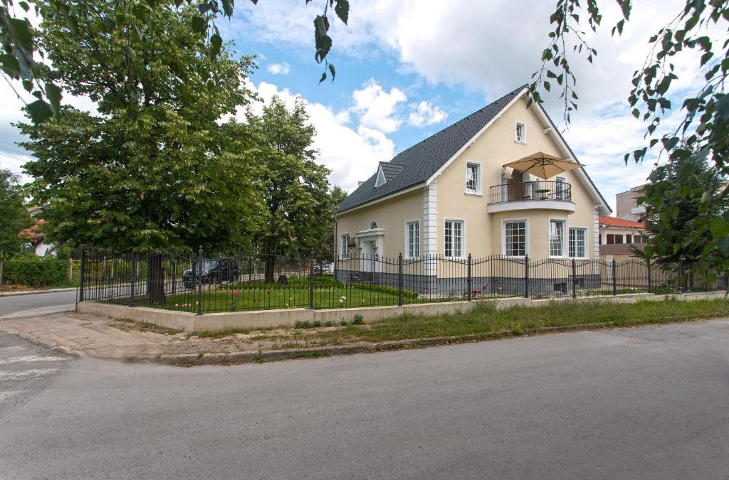 Berkovitsa House | Green Hill Guest House