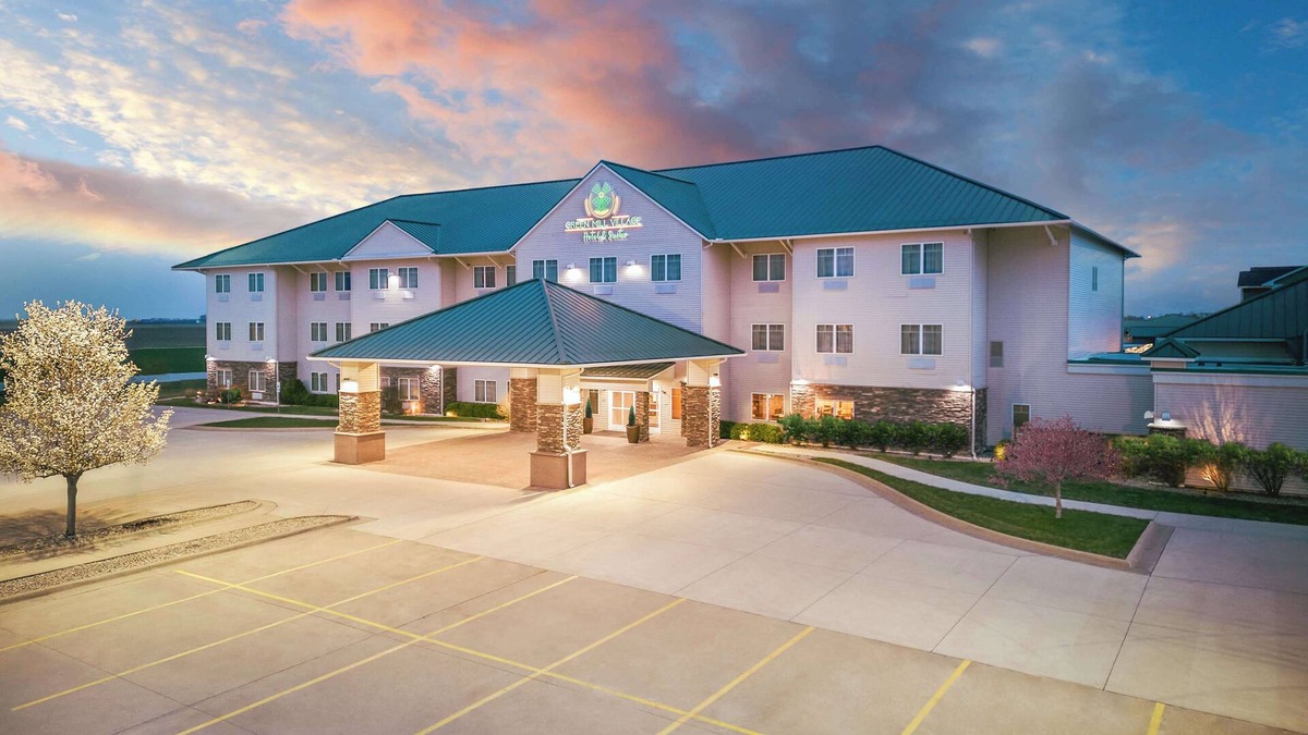 Arcola Hotel | Green Mill Village Hotel & Suites, BW Signature Collection