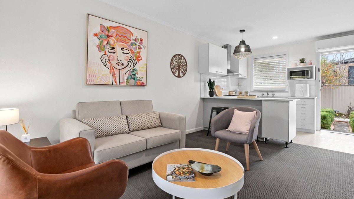 Newtown Apartment | Green Nook by the River & Geelong CBD