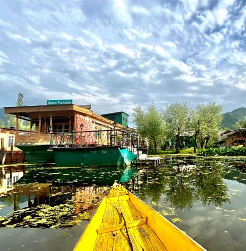 Dal Lake Boat Rental | Green Paradise Houseboat - Centrally Heated