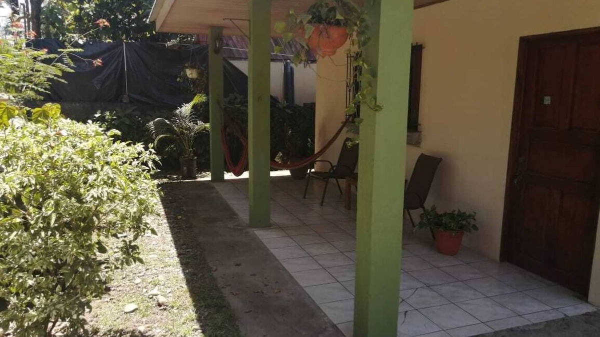 Cahuita Cabin | GREEN PARAKEET LITTLE HOUSE