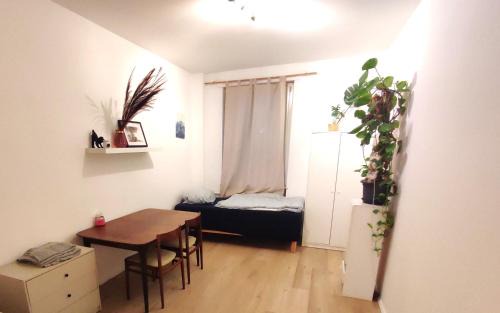 Kelkheim Apartment | Green Plants 24 7 Check In 4 Persons