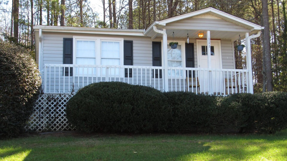 Anderson Cottage | Green Pond Landing Cozy Cottage. Boat parking, Pet Permitted