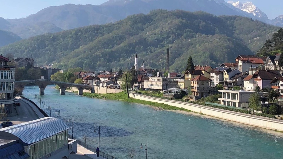 Konjic Apartment | Green River