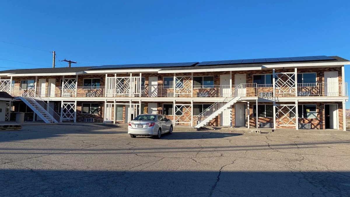 Green River Apartment | Green River Inn Suites with Kitchenettes & Self-Serve Laundry
