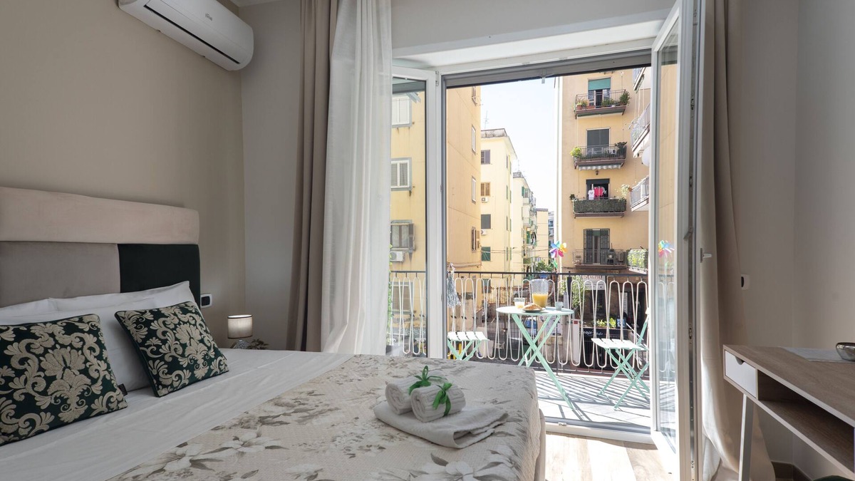 Fuorigrotta Bed & Breakfast | Green Room