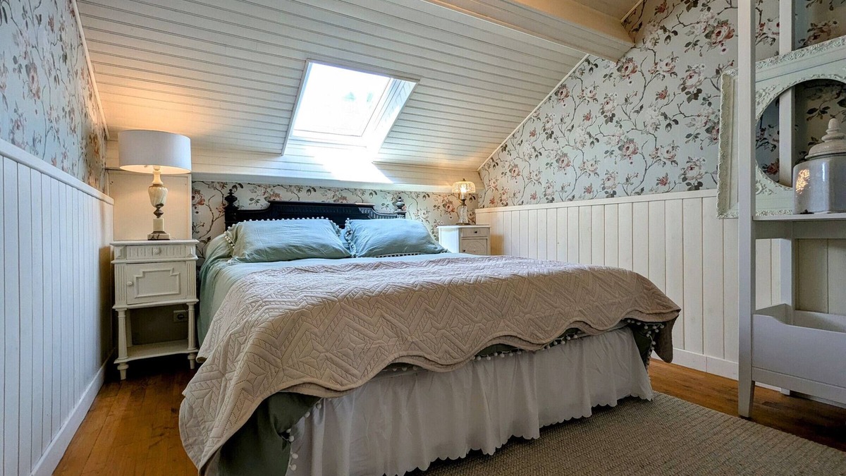 Rosieres Bed & Breakfast | Green Room with Shared Garden near Puy-en-Velay