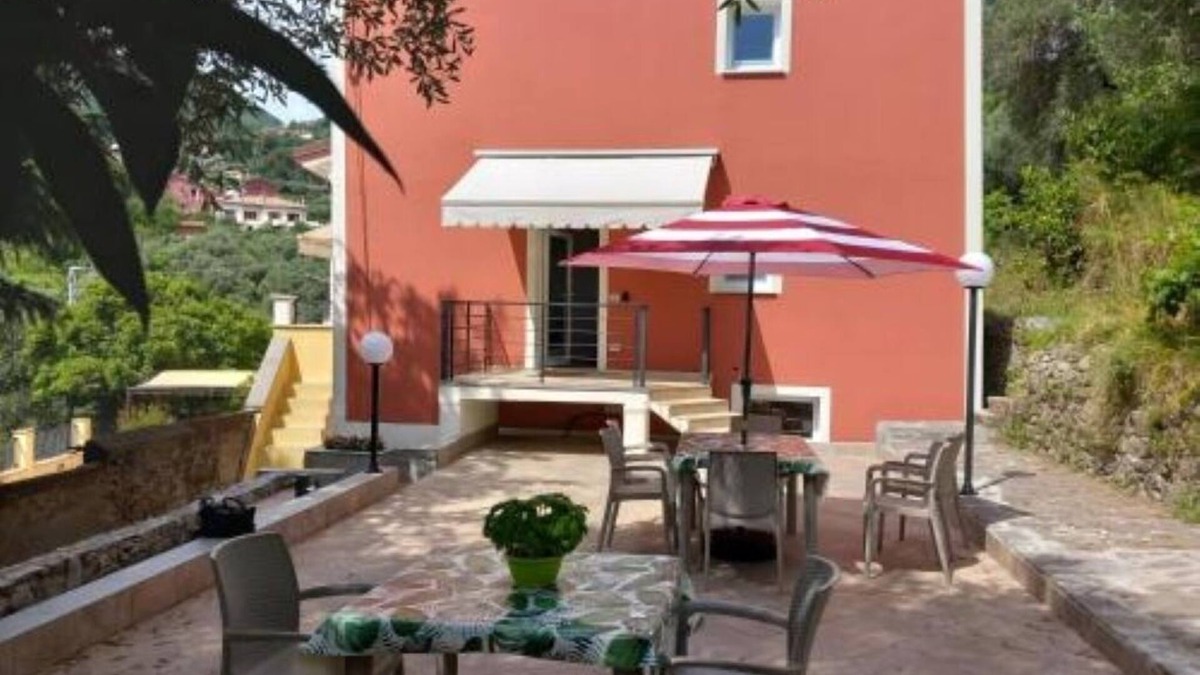 La Foce House | GREEN SEA RELAX - in the hills of the city and in the vicinity of the 5 Terre