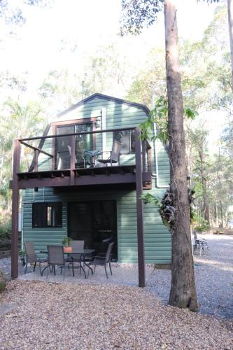 Landsborough Ski Chalet | GREEN TREES CHALET Australia Zoo close by