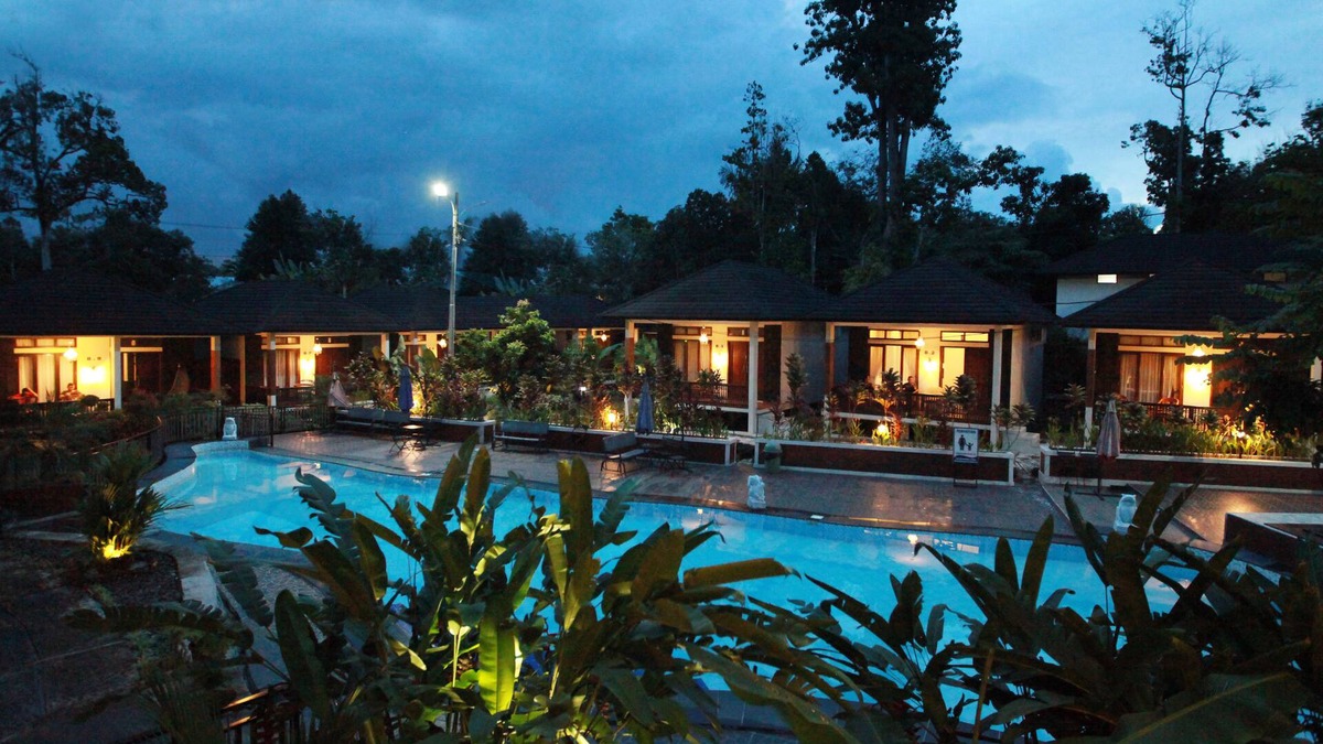 Tanjung Pandan Hotel | Green Tropical Village Hotel & Resort