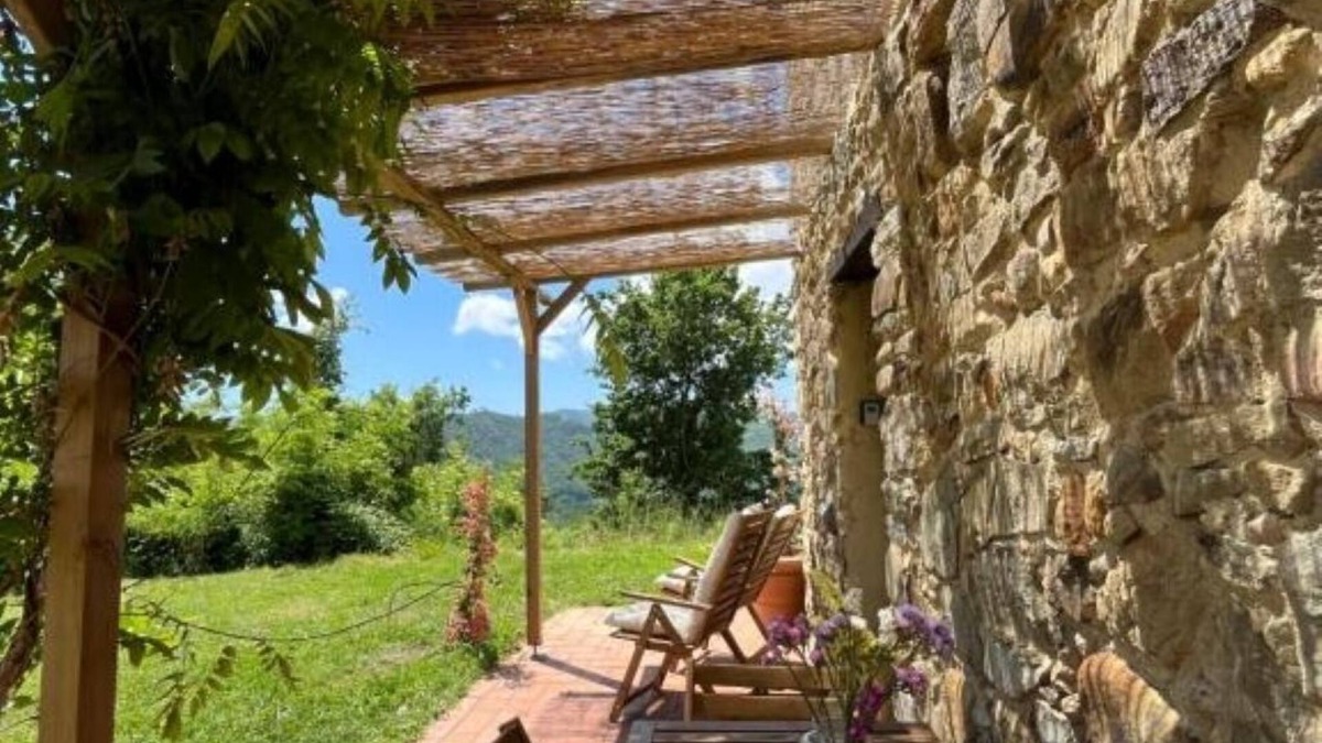 Brugnato House | Green Valley House: Bougainvillea