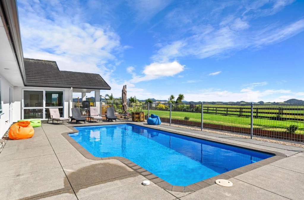 Onerahi House | Green View - Parua Bay Holiday Home