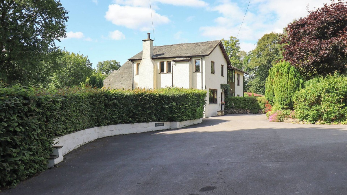 Crosthwaite Cottage | GREENBANK COTTAGE, pet friendly in Bowness-On-Windermere