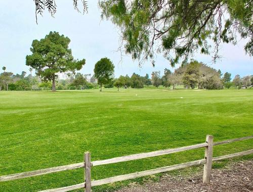 Belmont Heights House | Greenbelt Guesthouse - Unlimited Peace & Privacy Golf Bowling Green & More