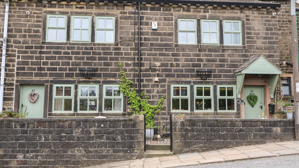 Oakworth Cottage | GREENFIELD COTTAGE, pet friendly, with open fire in Oakworth
