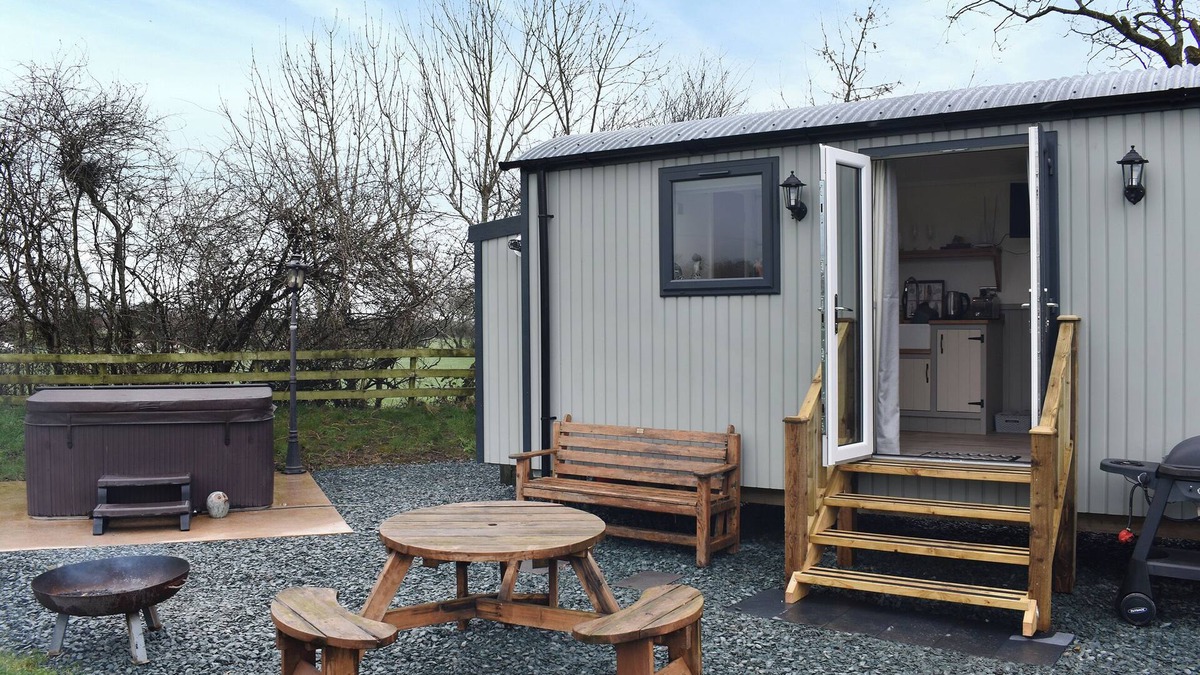 Gilcrux Cottage | Greengill Farm Shepherds Hut- UKC3632