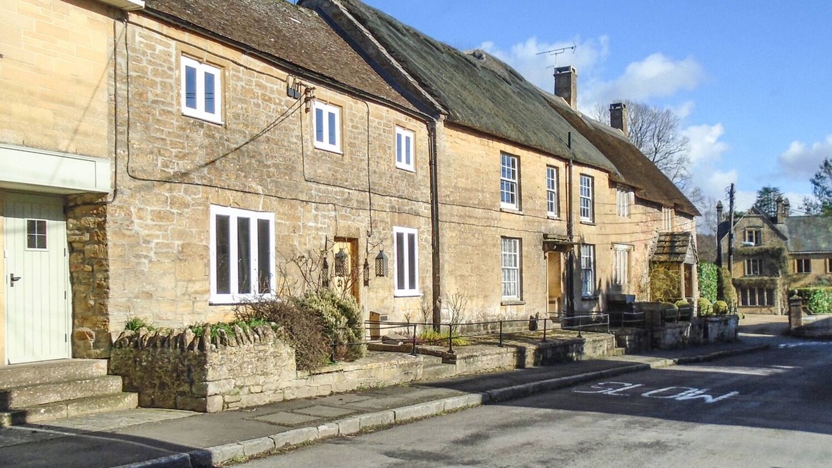 Norton Sub Hamdon Cottage | GREENHAM COTTAGE, family friendly, with a garden in Norton-Sub-Hamdon