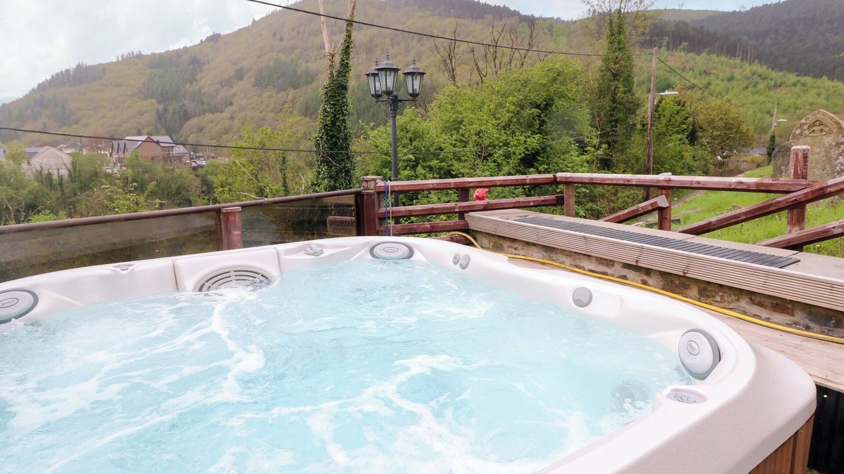 Port Talbot House | GREENHEART COTTAGE, pet friendly, with hot tub in Pontrhydyfen