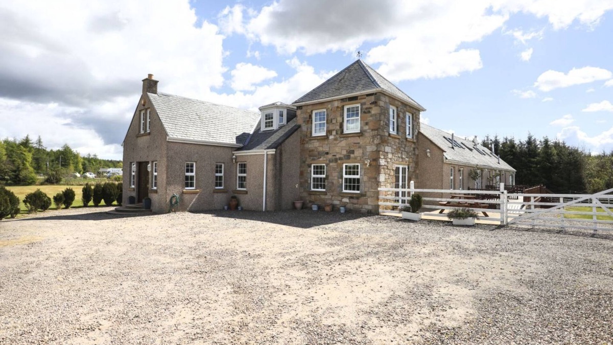 Kelty House | Greenknowes Estate Farmhouse and Lodge