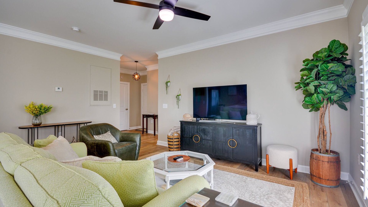 Old Irving Park Condo | Greensboro Condo Rental Near Hospital & Trails!