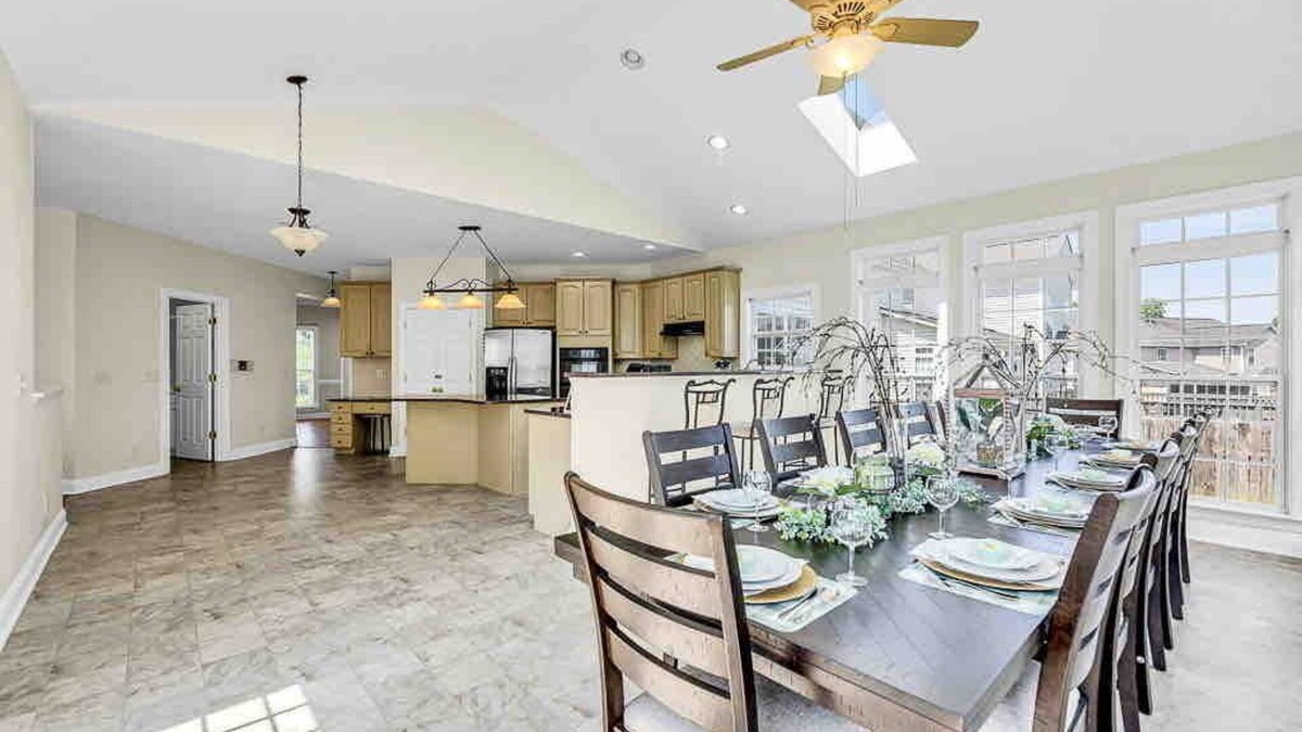 Forest Oaks House | Greensboro Gathering: K bed, Playroom, Gamerooms