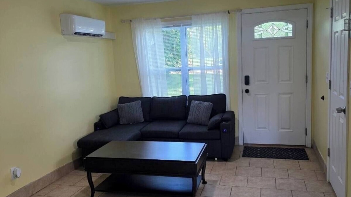 Topeka House | Greenside Getaway