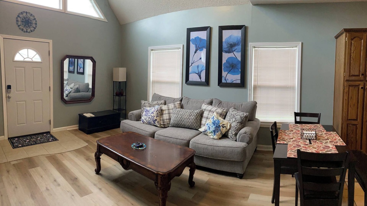 Hemlock House | Greentown Comfort- King bed, full kitchen, pure water!