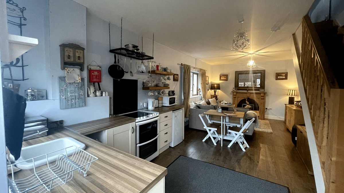 Mullaghbawn Cottage | Greenvale cottage with garden view