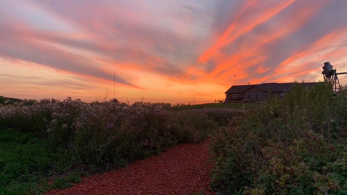 Winnipeg House | Greenview Paradise - Worlds away, Yet minutes apart
