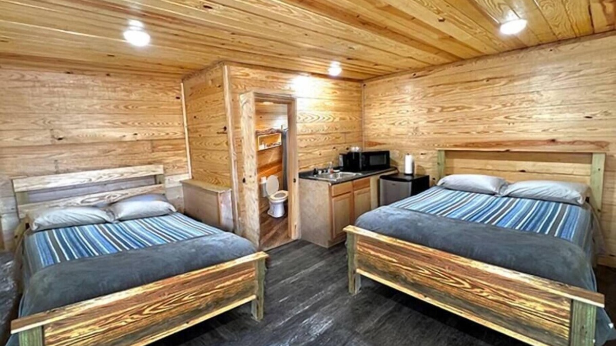 Coffeeville Cabin | Grenada Lake Resort Cabin # 2