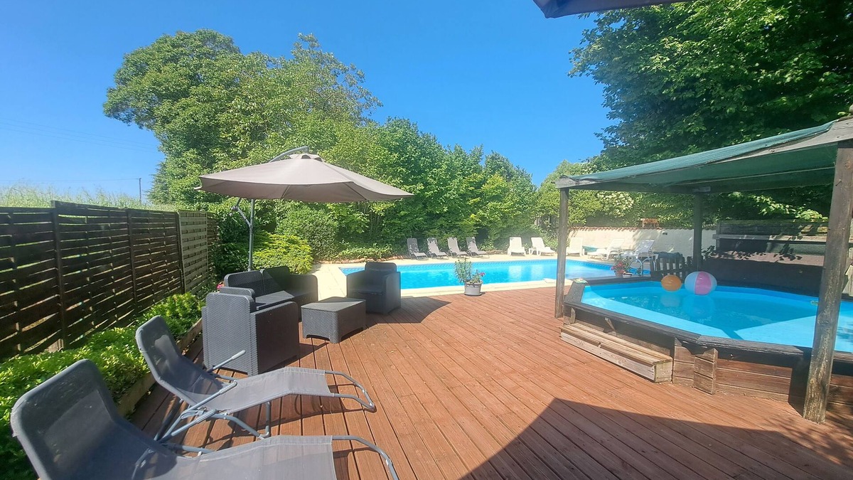 Saint-Pierre-de-Juillers Cottage | 'Grenier' La Grange du Moulin -Just families - Fun for kids - Heated pool - wifi