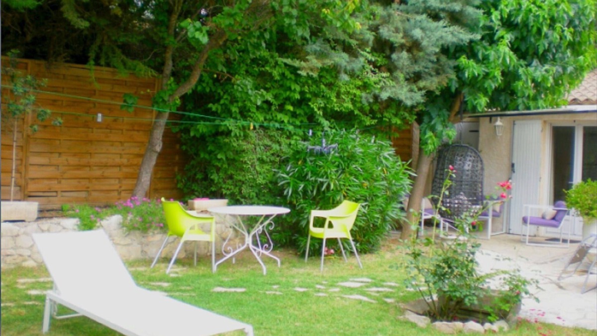 Greoux-les-Bains Apartment | GREOUX, T2 (1 bedroom), garden, parking space, free WI-FI, AIR CONDITIONING