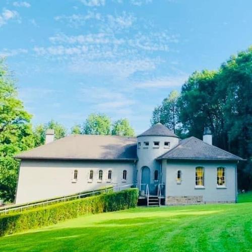 Olne House | Grey House
