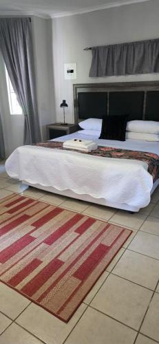Zeerust House | Grey lourie Guesthouse