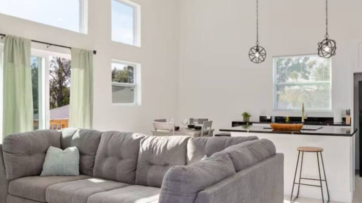 Taft House | Grey Lux 1-bedroom house in fabulous Orlando with WiFi, AC Disney Universal MCO