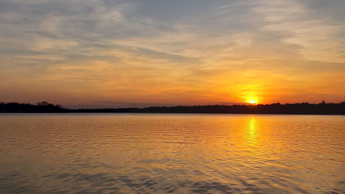 Grass Lake House | Grey Wolf Family Style Cottage on Wolf Lake Waterfront
