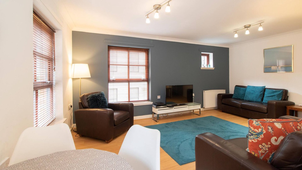 City Centre Glasgow Apartment | Greyfriars Court - Merchant City, Parking available