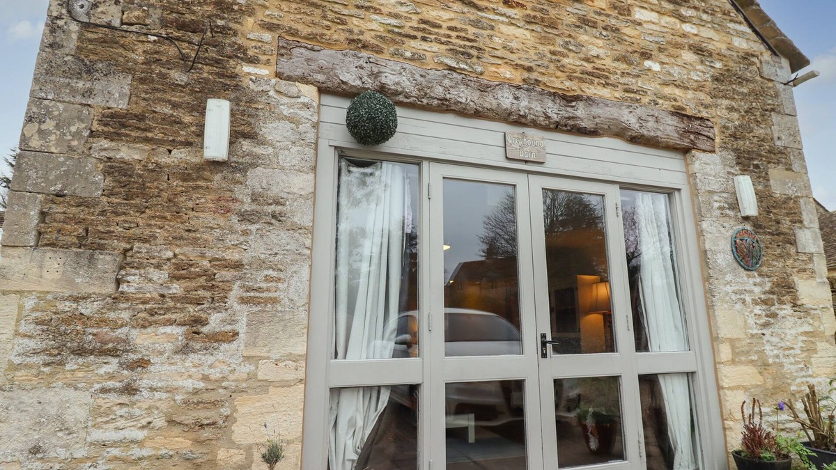 Barnsley Cottage | Greyhound Barn