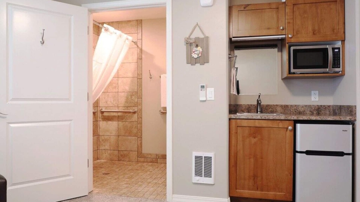 Heyburn House | Greystone Crossing Suite #12