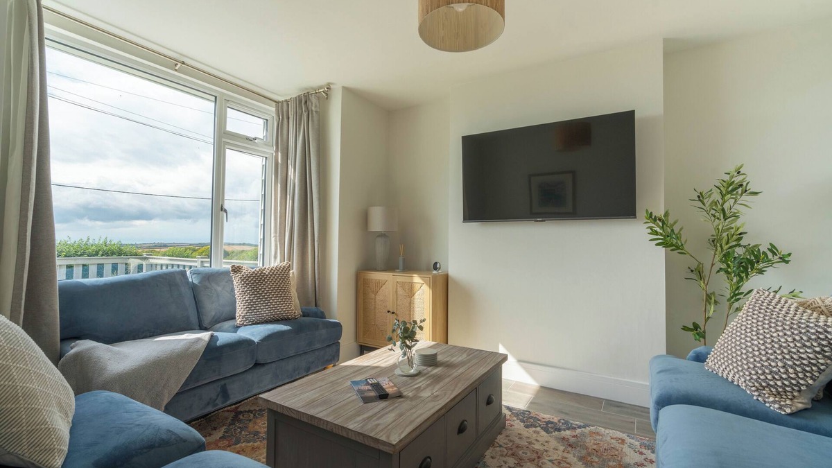 Indian Queens House | Griffin's Rest | near to A30 & Airport | Parking